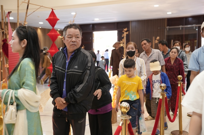 Tặng lộc đầu Xuân - Mồng 2 Tết Bính Ngọ 2026