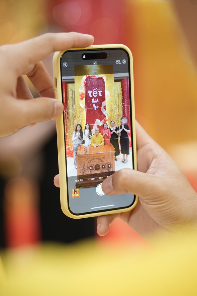 Tặng lộc đầu Xuân - Mồng 2 Tết Bính Ngọ 2026