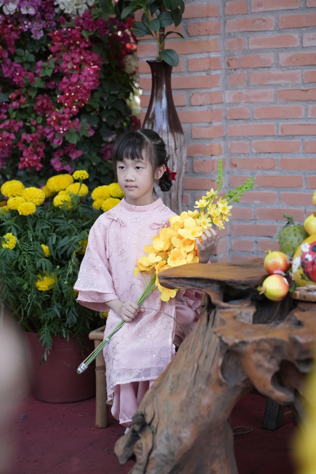 Tặng lộc đầu Xuân - Mồng 2 Tết Bính Ngọ 2026