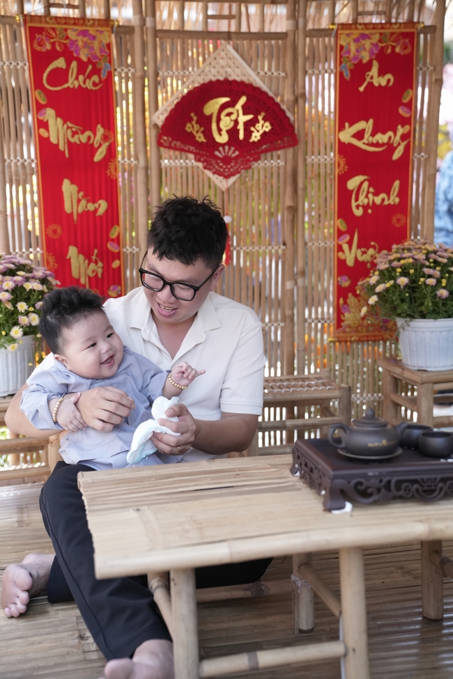 Tặng lộc đầu Xuân - Mồng 2 Tết Bính Ngọ 2026