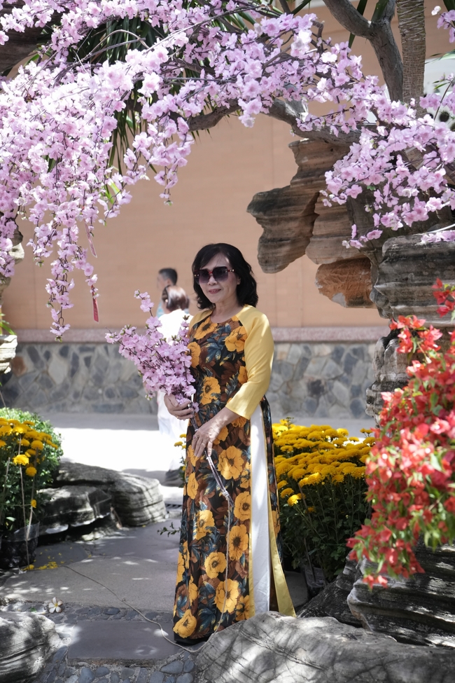 Tặng lộc đầu Xuân - Mồng 2 Tết Bính Ngọ 2026