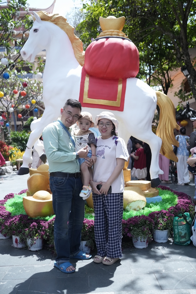 Tặng lộc đầu Xuân - Mồng 2 Tết Bính Ngọ 2026