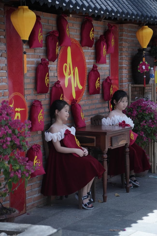 Tặng lộc đầu Xuân - Mồng 2 Tết Bính Ngọ 2026