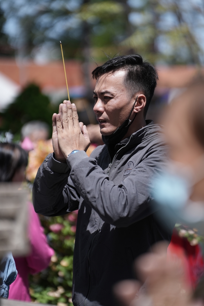 Tặng lộc đầu Xuân - Mồng 2 Tết Bính Ngọ 2026