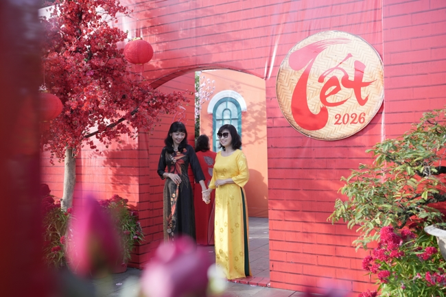 Tặng lộc đầu Xuân - Mồng 2 Tết Bính Ngọ 2026