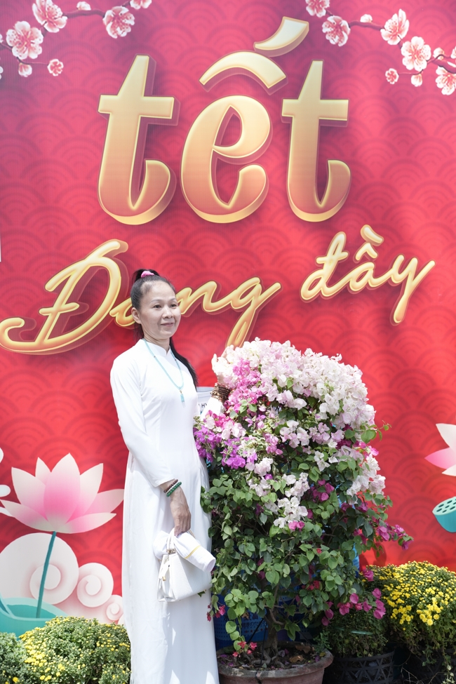 Tặng lộc đầu Xuân - Mồng 2 Tết Bính Ngọ 2026