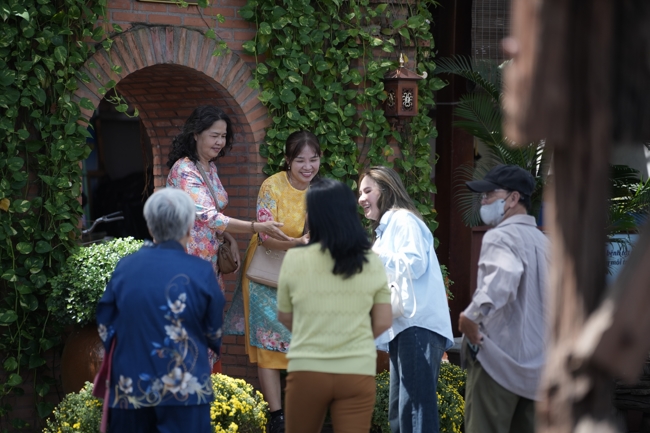 Tặng lộc đầu Xuân - Mồng 2 Tết Bính Ngọ 2026