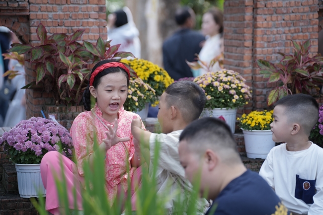 Tặng lộc đầu Xuân - Mồng 2 Tết Bính Ngọ 2026