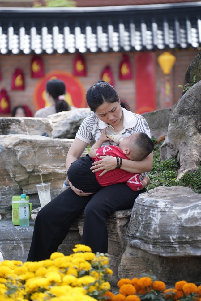 Tặng lộc đầu Xuân - Mồng 2 Tết Bính Ngọ 2026