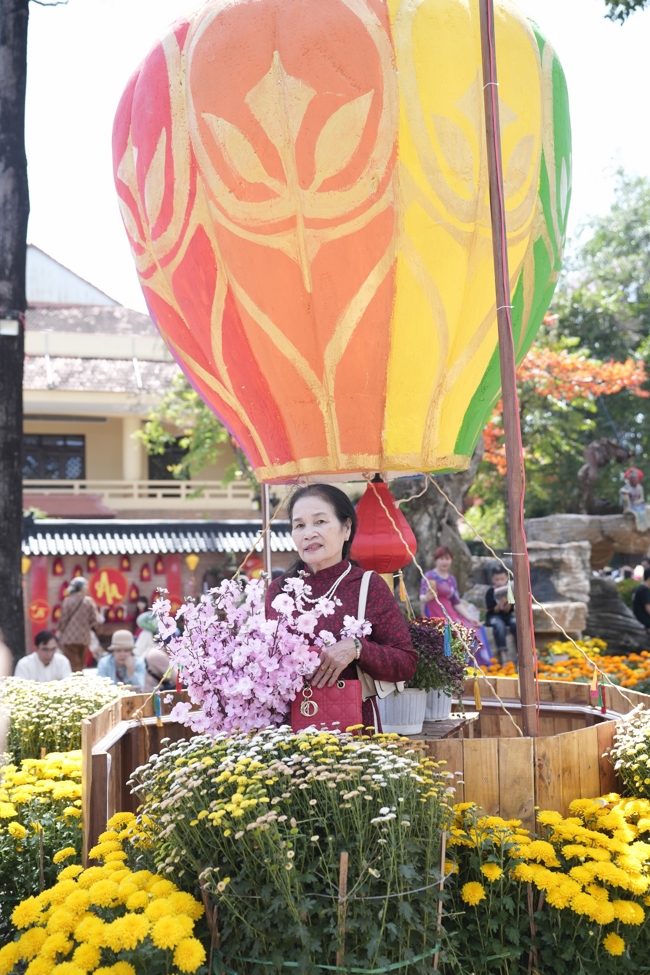 Tặng lộc đầu Xuân - Mồng 2 Tết Bính Ngọ 2026