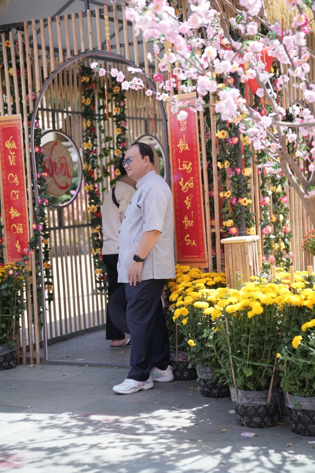 Tặng lộc đầu Xuân - Mồng 2 Tết Bính Ngọ 2026