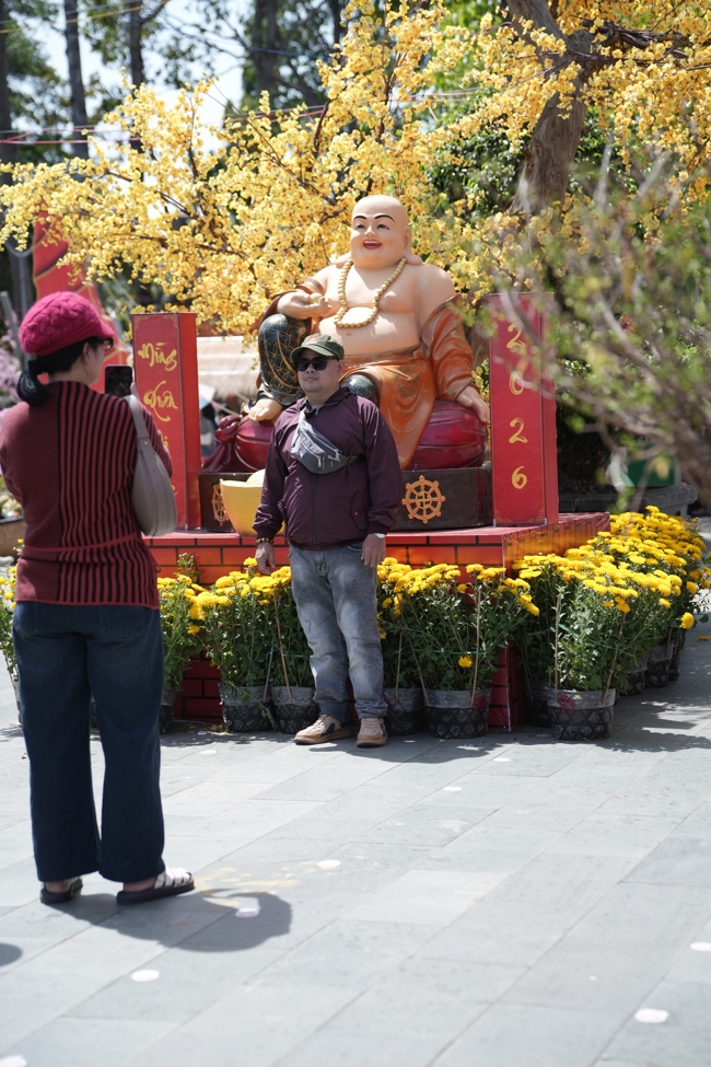 Tặng lộc đầu Xuân - Mồng 2 Tết Bính Ngọ 2026