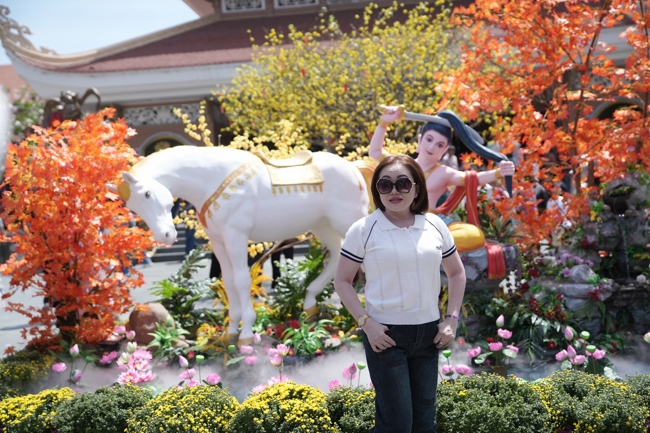 Tặng lộc đầu Xuân - Mồng 2 Tết Bính Ngọ 2026