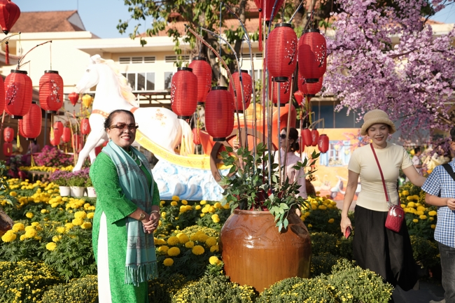 Tặng lộc đầu xuân - Mồng 4 Tết Bính Ngọ 2026.