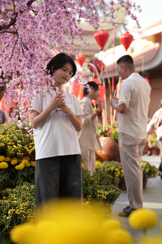 Tặng lộc đầu xuân - Mồng 4 Tết Bính Ngọ 2026.