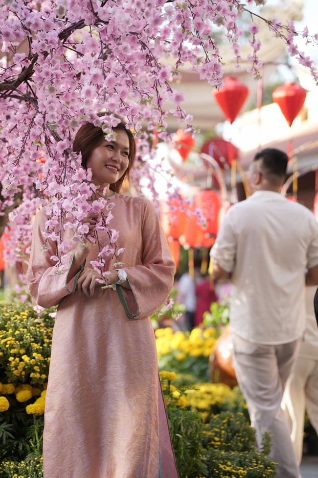 Tặng lộc đầu xuân - Mồng 4 Tết Bính Ngọ 2026.