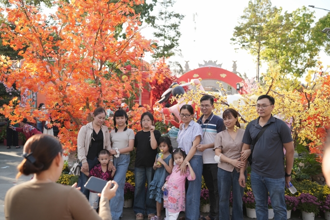 Tặng lộc đầu xuân - Mồng 4 Tết Bính Ngọ 2026.