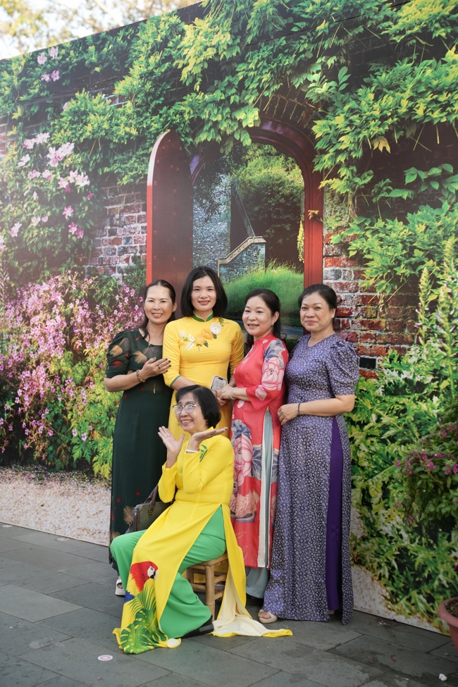 Tặng lộc đầu xuân - Mồng 4 Tết Bính Ngọ 2026.