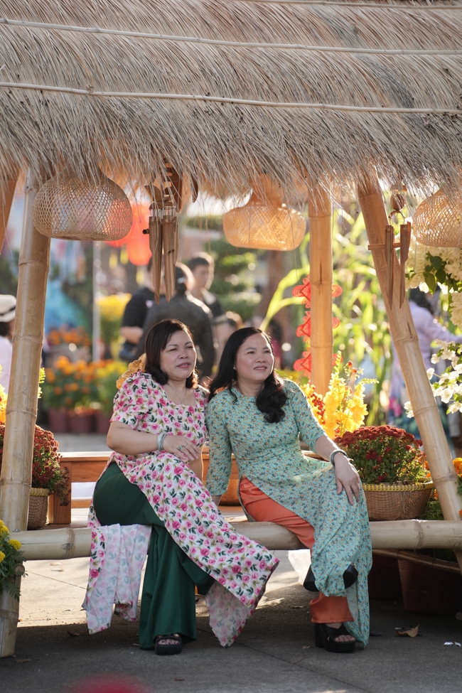 Tặng lộc đầu xuân - Mồng 4 Tết Bính Ngọ 2026.