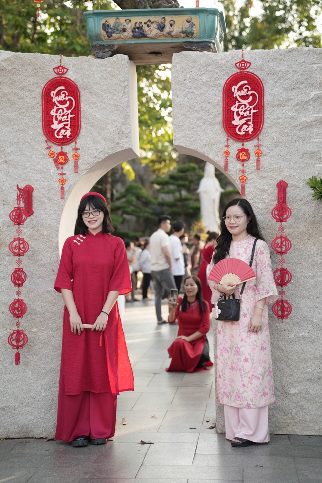 Tặng lộc đầu xuân - Mồng 4 Tết Bính Ngọ 2026.