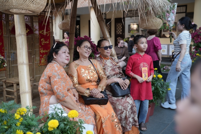 Tặng lộc đầu xuân - Mồng 4 Tết Bính Ngọ 2026.