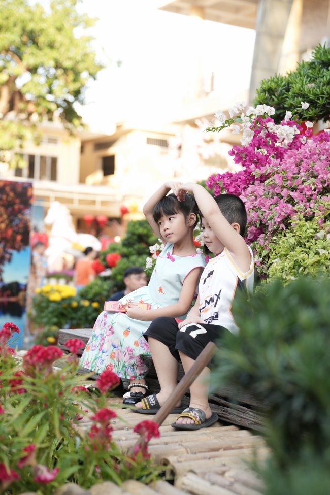 Tặng lộc đầu xuân - Mồng 4 Tết Bính Ngọ 2026.