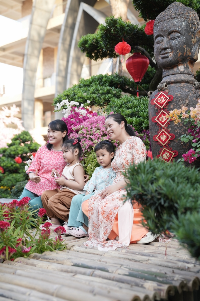 Tặng lộc đầu xuân - Mồng 4 Tết Bính Ngọ 2026.