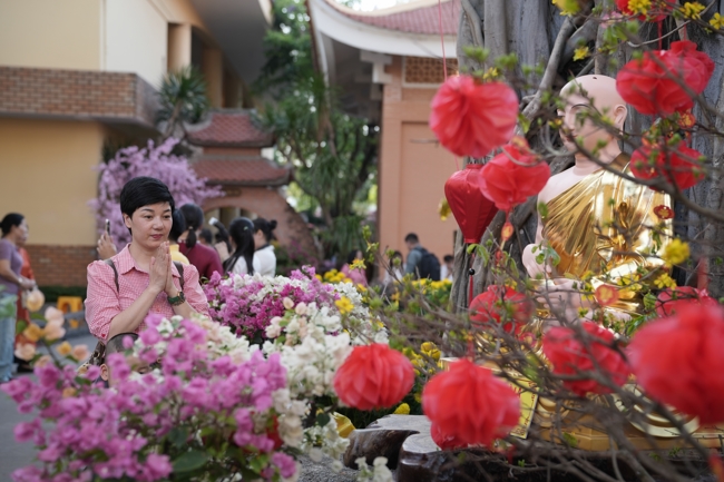 Tặng lộc đầu xuân - Mồng 4 Tết Bính Ngọ 2026.