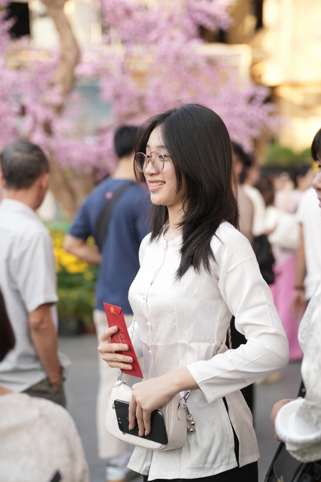 Tặng lộc đầu xuân - Mồng 4 Tết Bính Ngọ 2026.