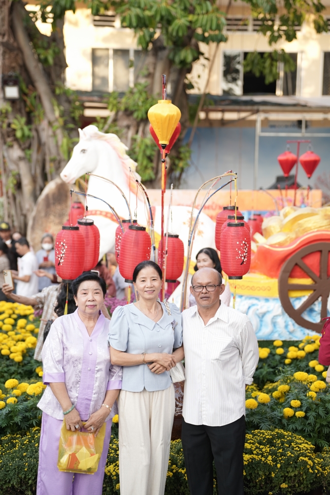 Tặng lộc đầu xuân - Mồng 4 Tết Bính Ngọ 2026.