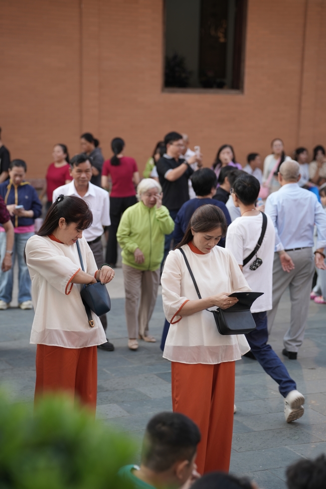 Tặng lộc đầu xuân - Mồng 4 Tết Bính Ngọ 2026.