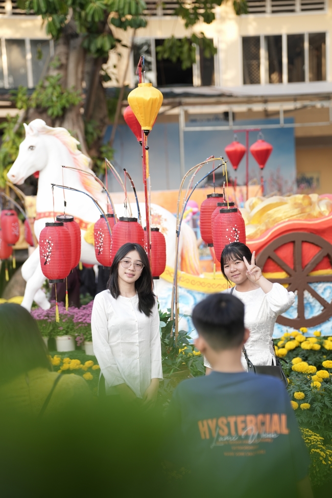 Tặng lộc đầu xuân - Mồng 4 Tết Bính Ngọ 2026.