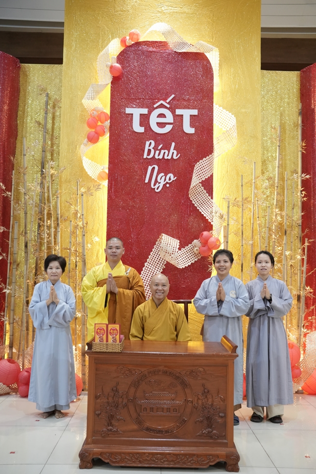 Tặng lộc đầu xuân - Mồng 4 Tết Bính Ngọ 2026.