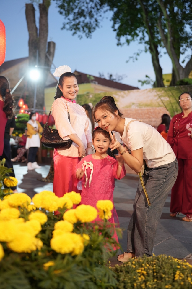 Tặng lộc đầu xuân - Mồng 4 Tết Bính Ngọ 2026.