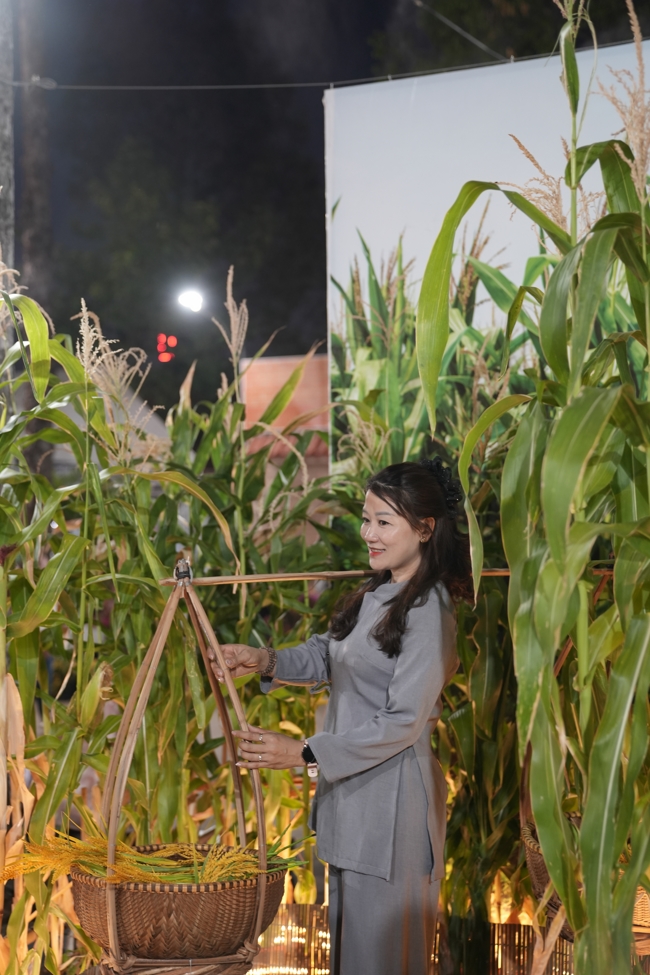 Tặng lộc đầu xuân - Mồng 4 Tết Bính Ngọ 2026.