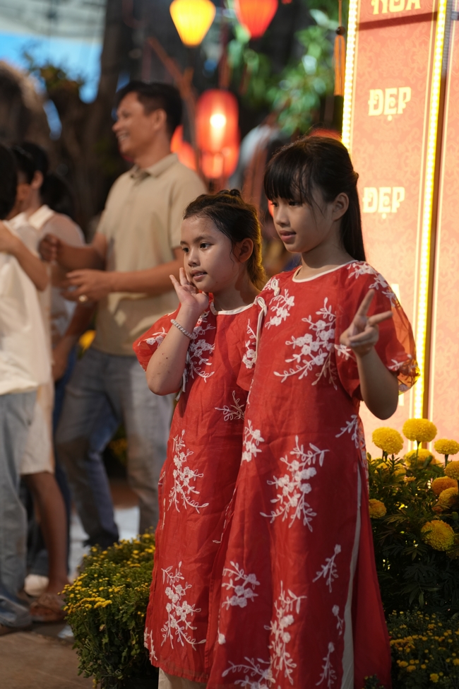 Tặng lộc đầu xuân - Mồng 4 Tết Bính Ngọ 2026.