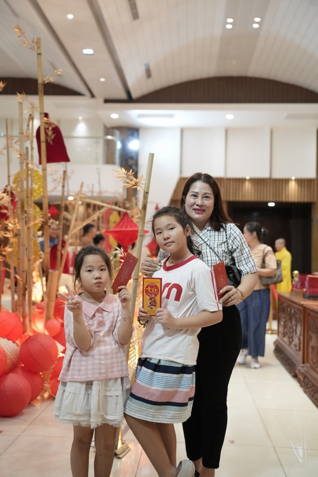 Tặng lộc đầu xuân - Mồng 4 Tết Bính Ngọ 2026.