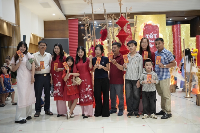 Tặng lộc đầu xuân - Mồng 4 Tết Bính Ngọ 2026.