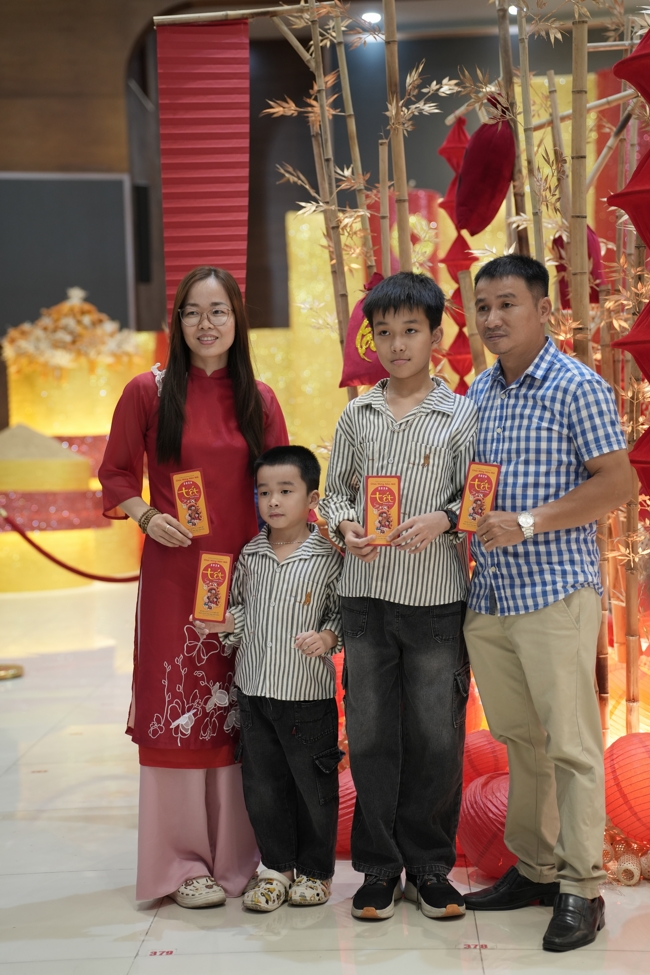 Tặng lộc đầu xuân - Mồng 4 Tết Bính Ngọ 2026.