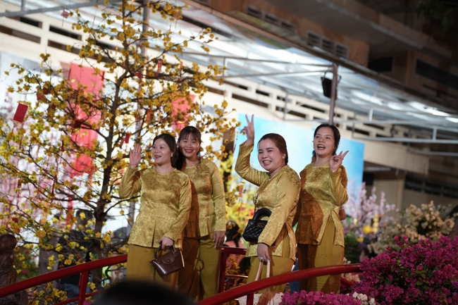 Tặng lộc đầu xuân - Mồng 4 Tết Bính Ngọ 2026.