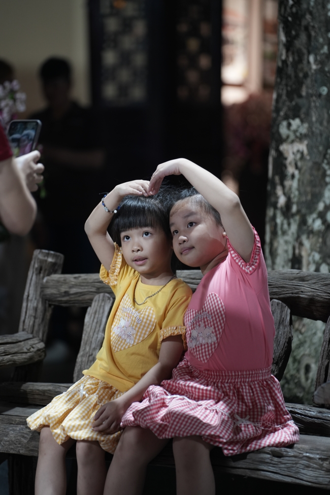 Tặng lộc đầu xuân - Mồng 4 Tết Bính Ngọ 2026.