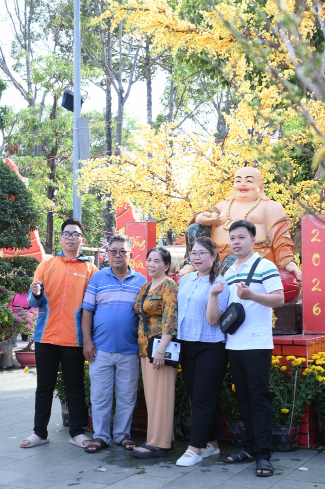 Tặng lộc đầu xuân - Mồng 4 Tết Bính Ngọ 2026.