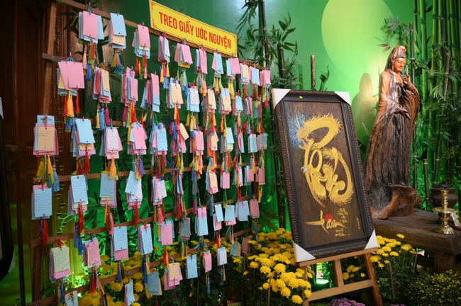 Tặng lộc đầu xuân - Mồng 4 Tết Bính Ngọ 2026.