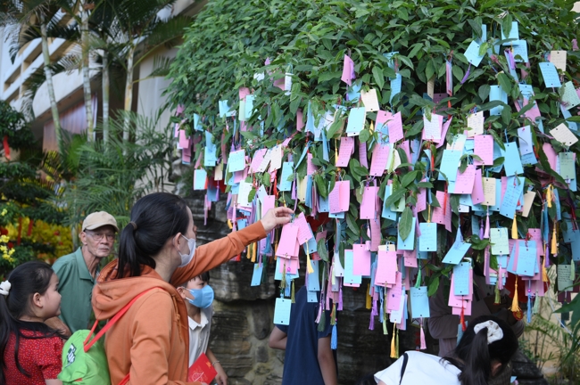 Tặng lộc đầu xuân - Mồng 4 Tết Bính Ngọ 2026.