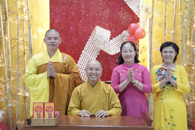 Tặng lộc đầu xuân - Mồng 4 Tết Bính Ngọ 2026.