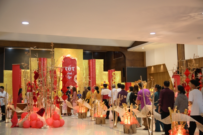 Tặng lộc đầu xuân - Mồng 4 Tết Bính Ngọ 2026.