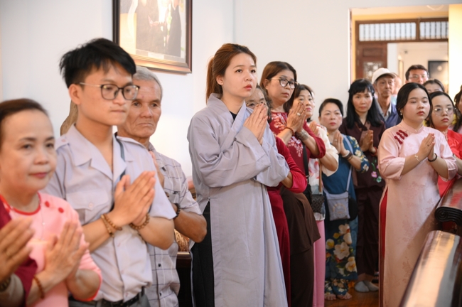 Tặng lộc đầu xuân - Mồng 4 Tết Bính Ngọ 2026.