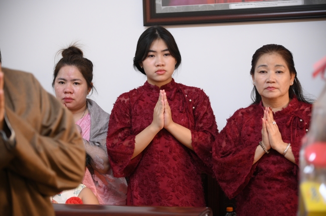 Tặng lộc đầu xuân - Mồng 4 Tết Bính Ngọ 2026.