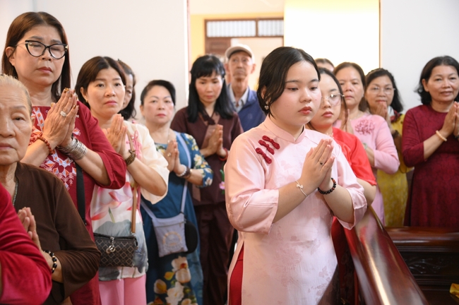 Tặng lộc đầu xuân - Mồng 4 Tết Bính Ngọ 2026.