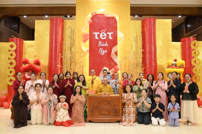 Tặng lộc đầu xuân - Mồng 4 Tết Bính Ngọ 2026.